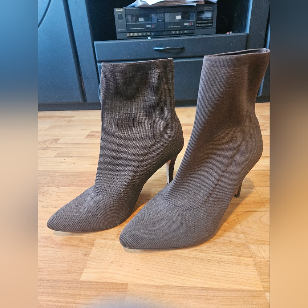 Brown Heeled Boots with Pointed Toe and Knee-High Design